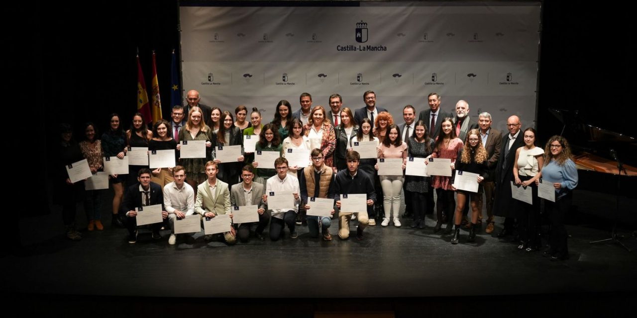 Educación felicita a los 37 alumnos y alumnas galardonados con los premios extraordinarios
